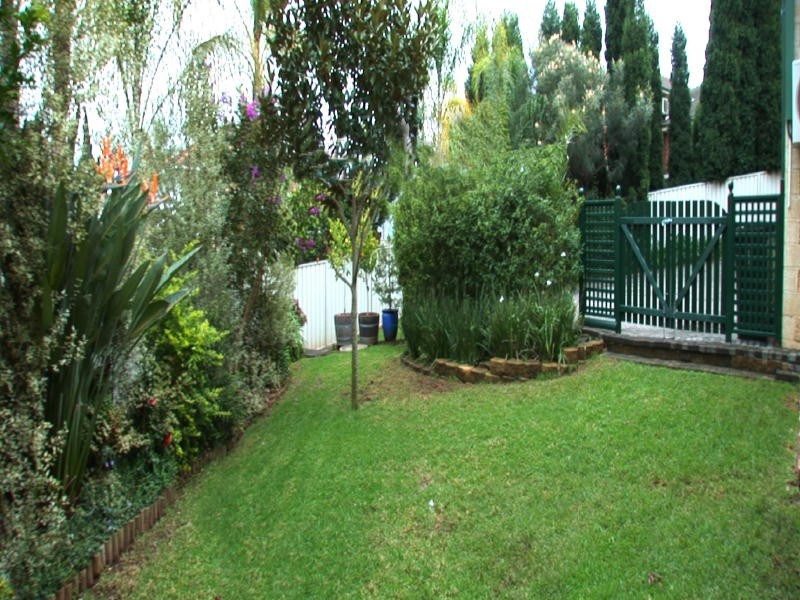 11 Comin Place, Abbotsbury NSW 2176