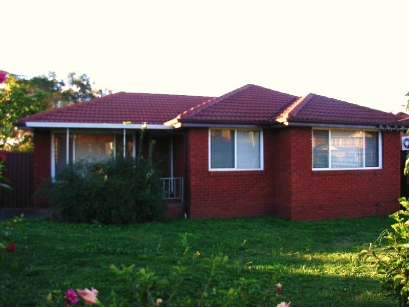 2 Selwyn Place, Fairfield West NSW 2165