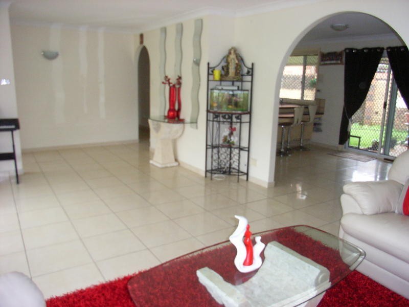 14 Roland Street, Bossley Park NSW 2176