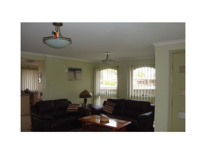 15 Dandenong Close, Bossley Park NSW 2176