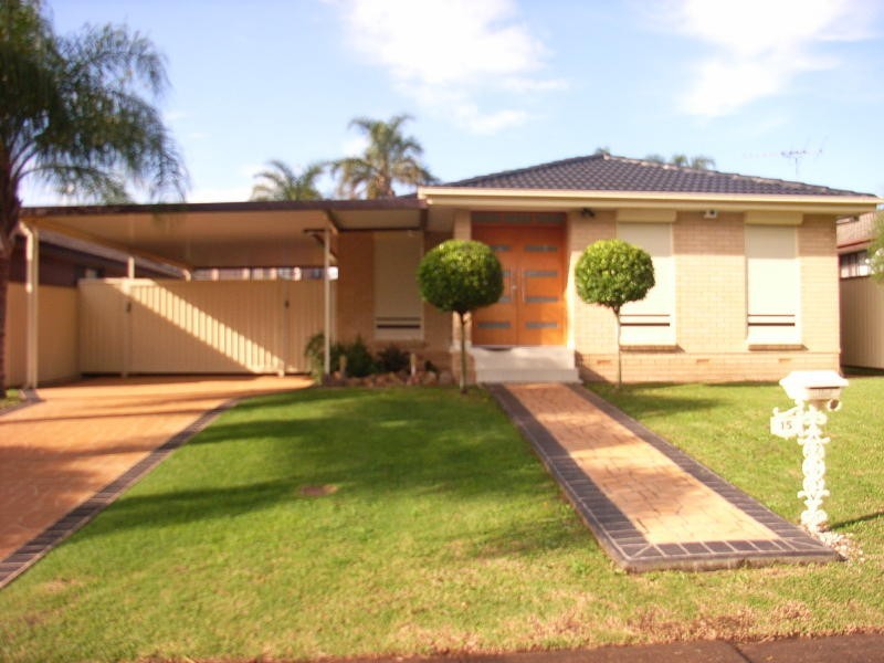 15 Sunny Place, St Johns Park NSW 2176