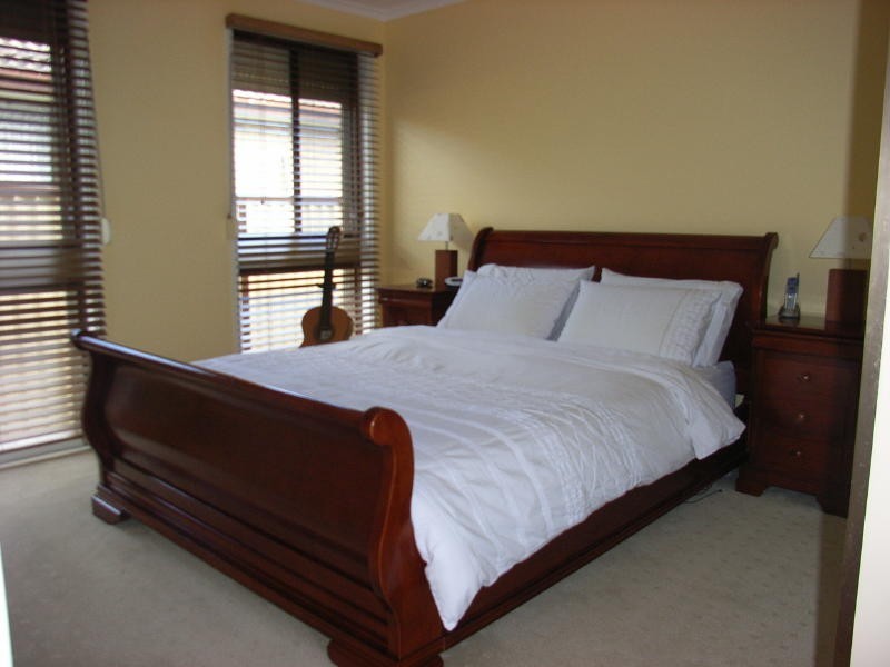 15 Sunny Place, St Johns Park NSW 2176