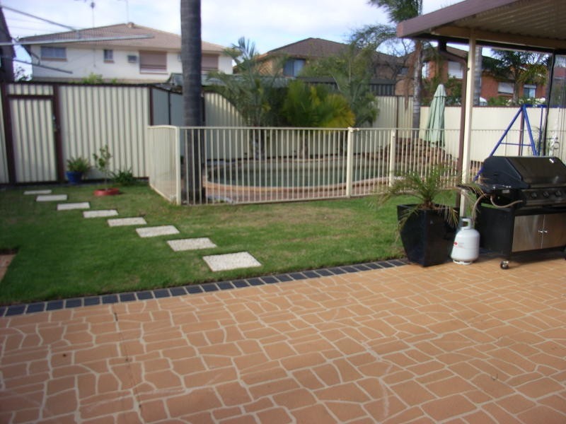 15 Sunny Place, St Johns Park NSW 2176