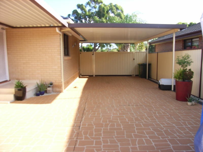 15 Sunny Place, St Johns Park NSW 2176