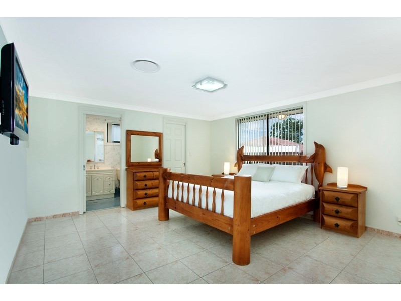 4 Burr Close, Bossley Park NSW 2176