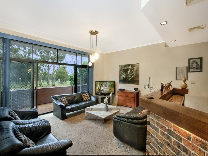 2 McKeown Street, Prairiewood NSW 2176