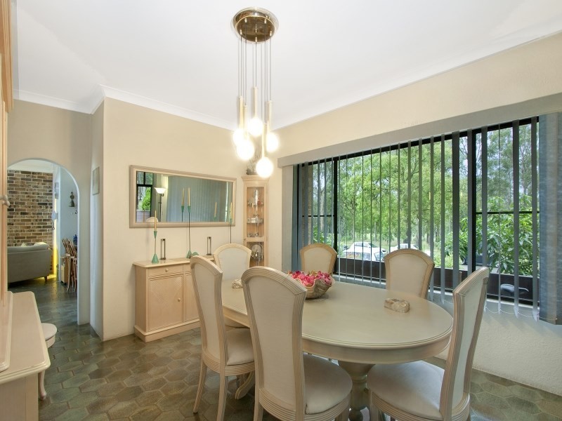 2 McKeown Street, Prairiewood NSW 2176