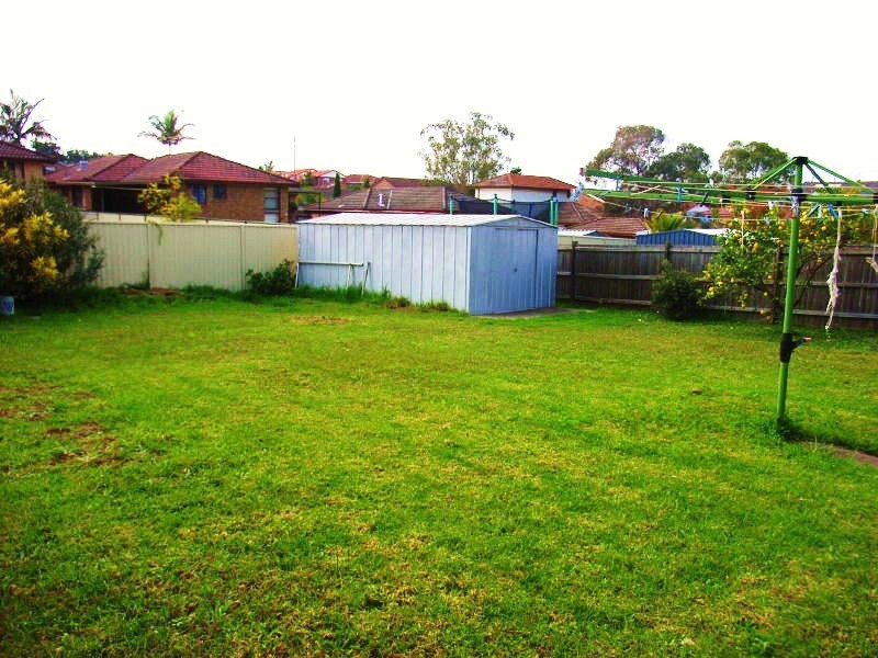 5 Burramy Close, Bossley Park NSW 2176
