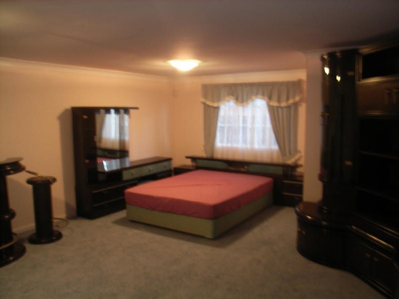 Edensor Park NSW 2176