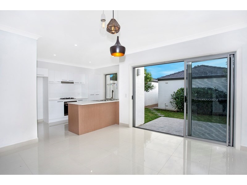 11 Sierra Avenue, Middleton Grange NSW 2171