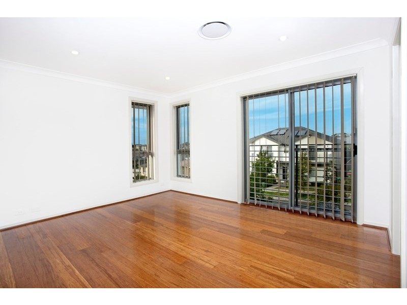 11 Sierra Avenue, Middleton Grange NSW 2171