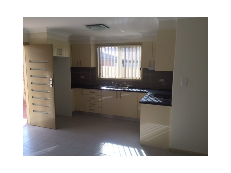 32A Buranda Crescent, St Johns Park NSW 2176