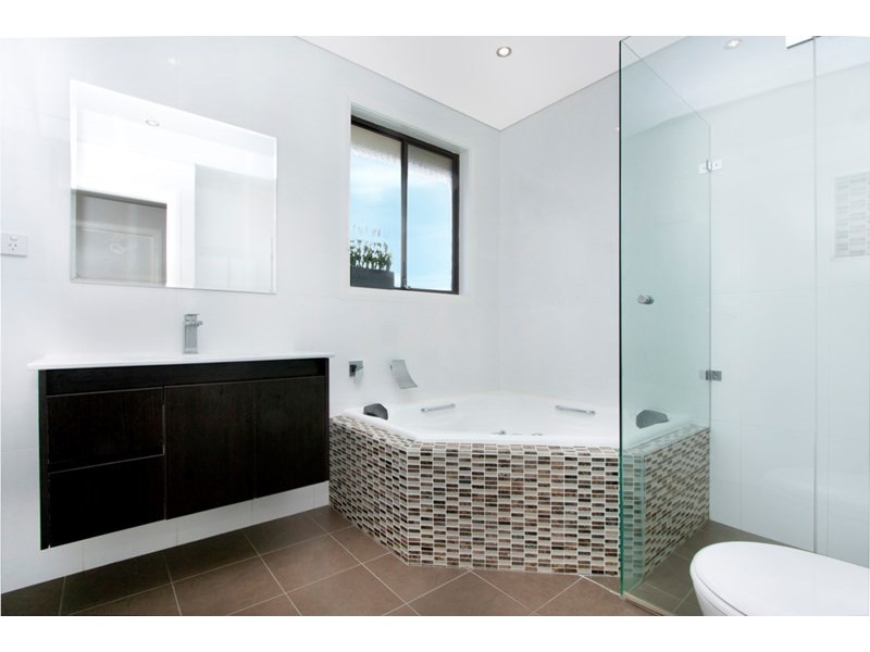 4 Burr Close, Bossley Park NSW 2176