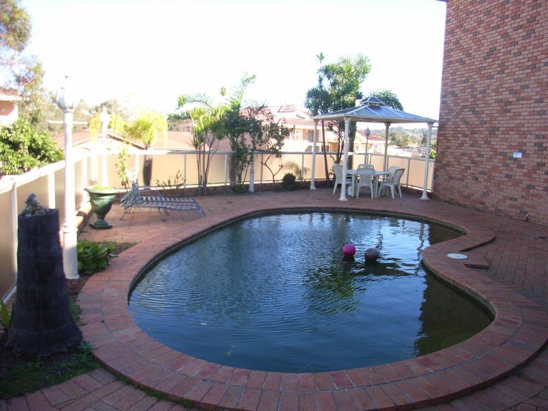 8 Hurkett Place, Bossley Park NSW 2176