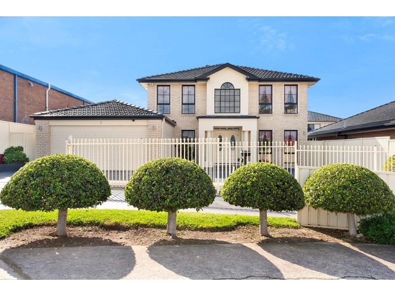 6 Ithaca Close, St Johns Park NSW 2176