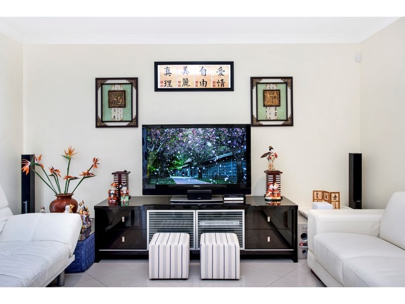 6 Ithaca Close, St Johns Park NSW 2176