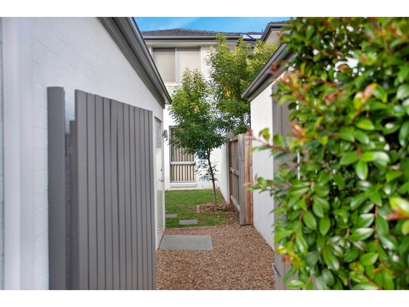 11 Sierra Avenue, Middleton Grange NSW 2171