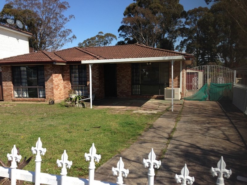 12 Natchez Crescent, Greenfield Park NSW 2176
