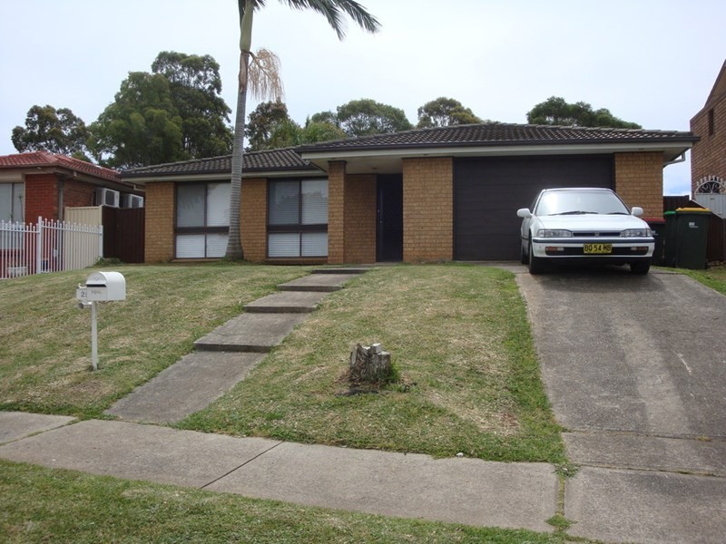 25 Firth Avenue, Green Valley NSW 2168