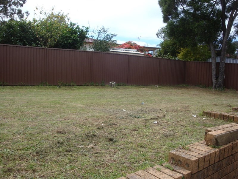 25 Firth Avenue, Green Valley NSW 2168