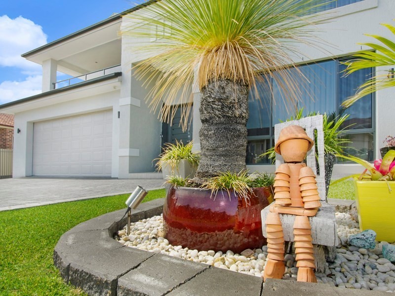 4 Saltbush Place, Bossley Park NSW 2176