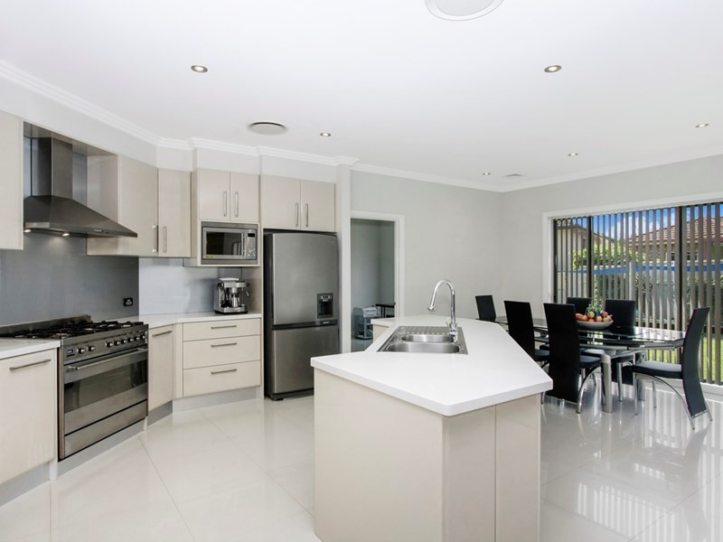 4 Saltbush Place, Bossley Park NSW 2176