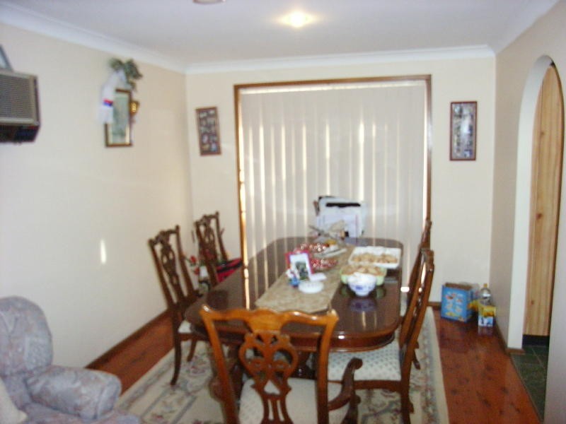 25 Drummoyne Crescent, St Johns Park NSW 2176