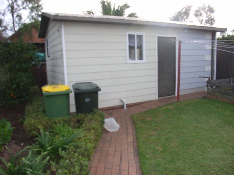 25 Drummoyne Crescent, St Johns Park NSW 2176