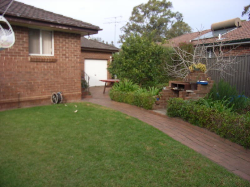 25 Drummoyne Crescent, St Johns Park NSW 2176