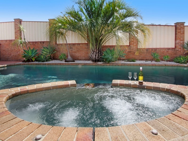 2 Kirkton Place, Edensor Park NSW 2176