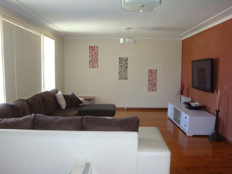 8 Lawford Street, Fairfield West NSW 2165