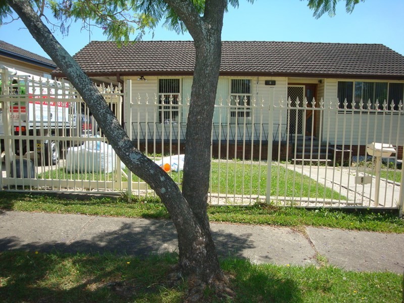 8 Lawford Street, Fairfield West NSW 2165