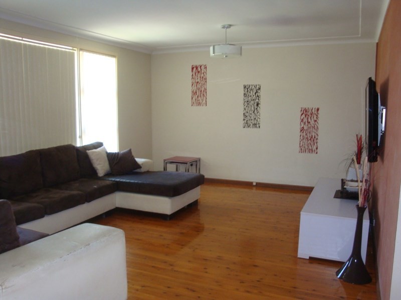 8 Lawford Street, Fairfield West NSW 2165