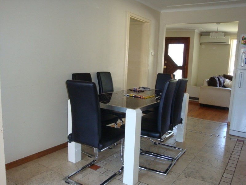 8 Lawford Street, Fairfield West NSW 2165