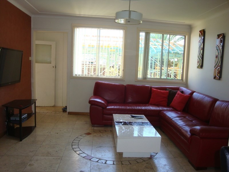 8 Lawford Street, Fairfield West NSW 2165