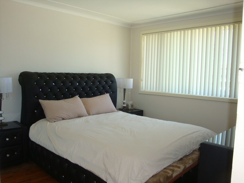 8 Lawford Street, Fairfield West NSW 2165