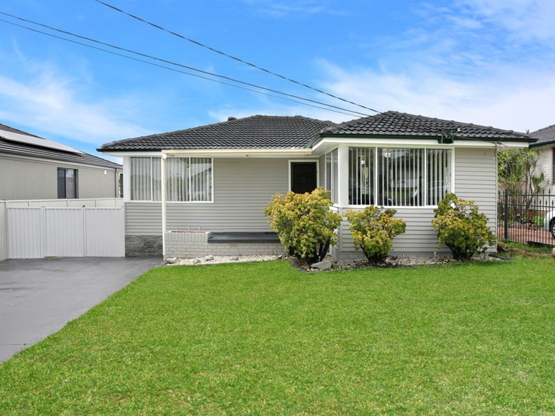 33 Brentwood Street, Fairfield West NSW 2165