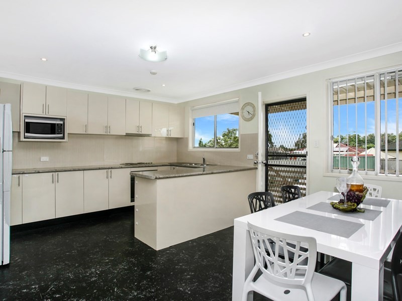 33 Brentwood Street, Fairfield West NSW 2165