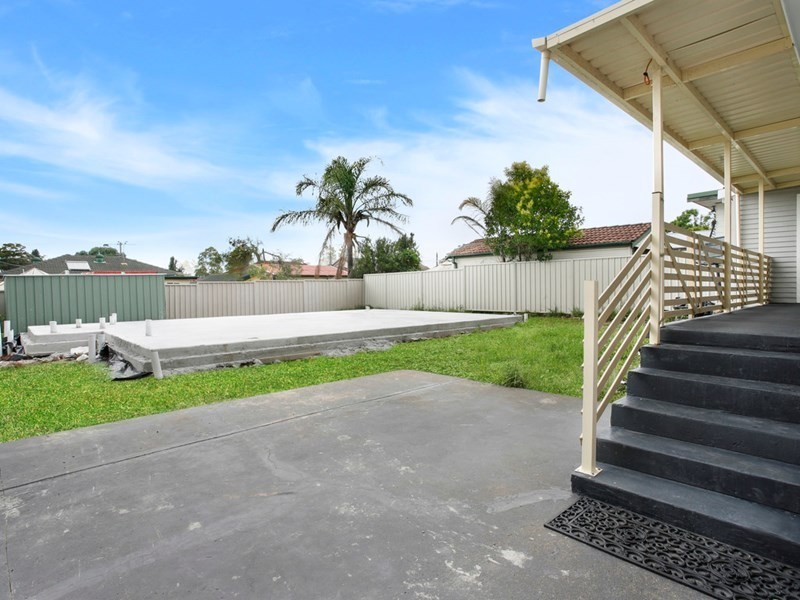 33 Brentwood Street, Fairfield West NSW 2165