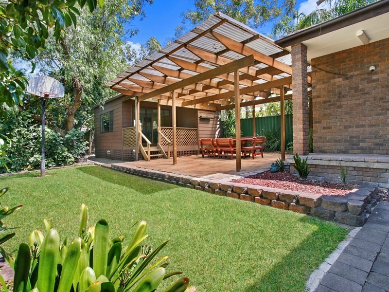 4 Aramon Close, Edensor Park NSW 2176