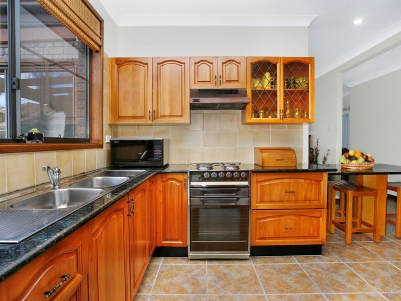 4 Aramon Close, Edensor Park NSW 2176