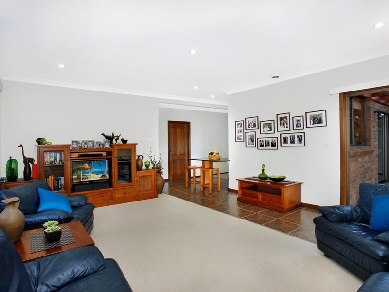 4 Aramon Close, Edensor Park NSW 2176