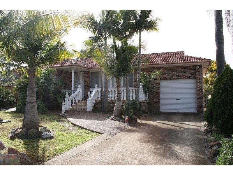 33 Nineveh Crescent, Greenfield Park NSW 2176