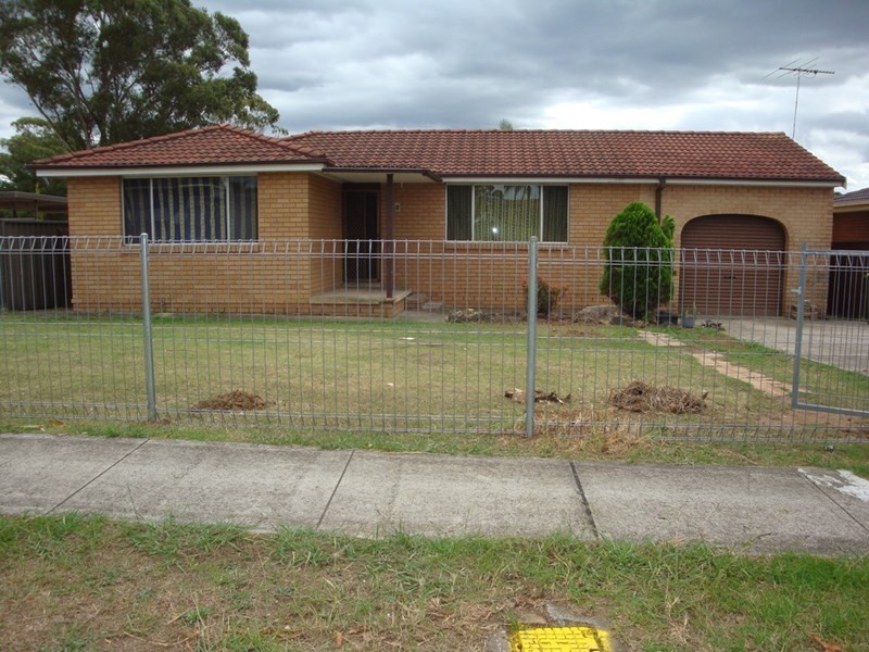 8 Pueblo Street, Greenfield Park NSW 2176