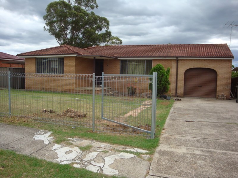 8 Pueblo Street, Greenfield Park NSW 2176