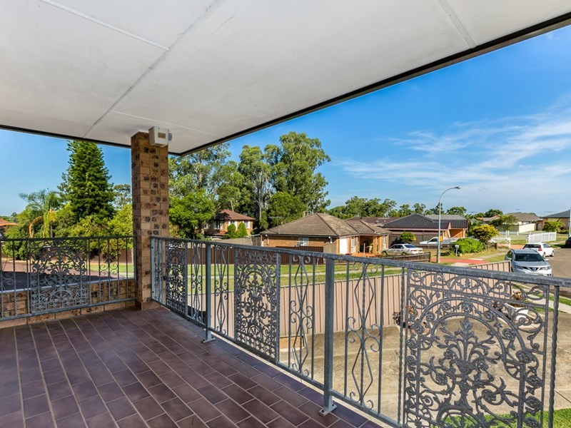 26 Falklands Avenue, Bossley Park NSW 2176