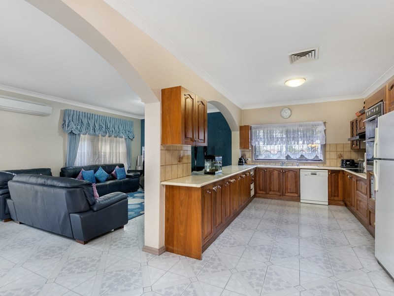 26 Falklands Avenue, Bossley Park NSW 2176