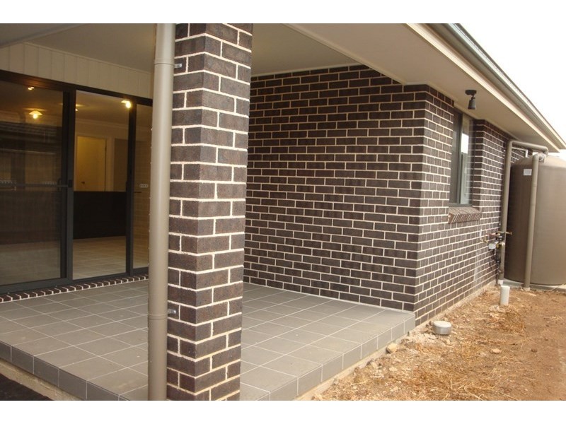 28 Domain Boulevard, Prestons NSW 2170