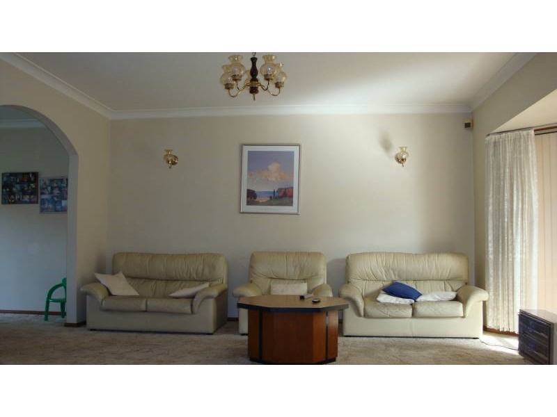 8 Eden Place, Bossley Park NSW 2176