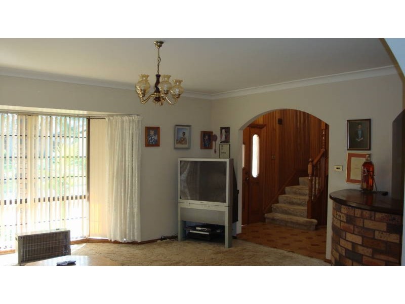 8 Eden Place, Bossley Park NSW 2176